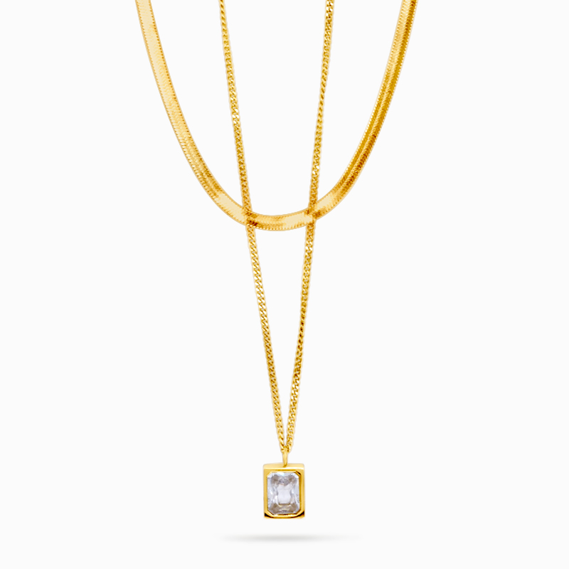 Collier double rang en acier inoxydable plaqué à l'Or 18K.